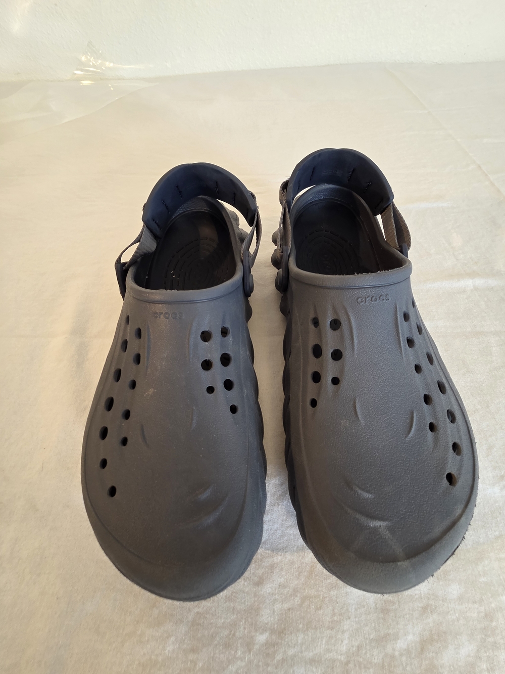 0Crocs Men's Classic Clog Navy